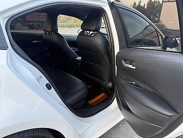 Toyota: Toyota Corolla: 2021 г., 1.8 л, Вариатор, Гибрид, Седан — 10