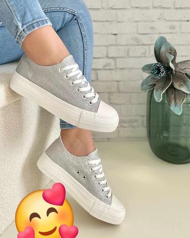 skechers plave patike: Patike 
36 do 41
slanje utorkom i petkom