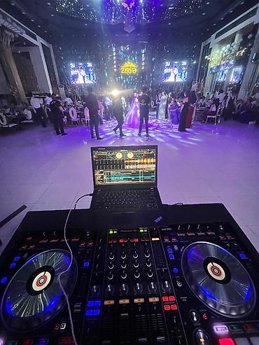 Kontrollerlər: Pioneer DJ DDJ‑SZ2 DJ kontroleri satılır. Əsas xüsusiyyətlər: - 4 — 4