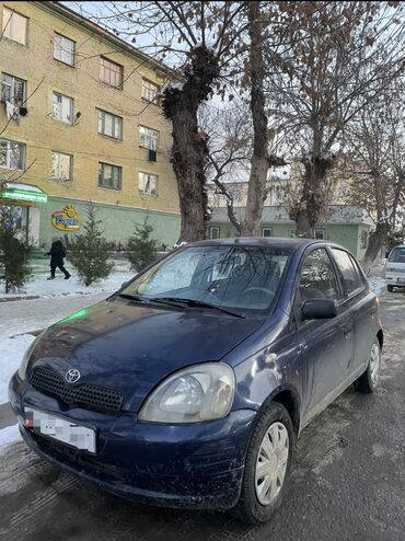 Toyota: Toyota Yaris: 2000 г., 1 л, Механика, Бензин, Седан