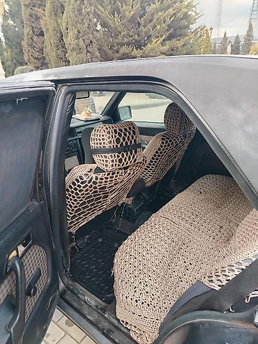 mersedes c 230: Mercedes-Benz 190 (W201) sedan - Kuzov: 4 qapı, qara rəng, klassik — 1