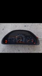 автомашины в рассрочку: Щиток приборов Mercedes-Benz