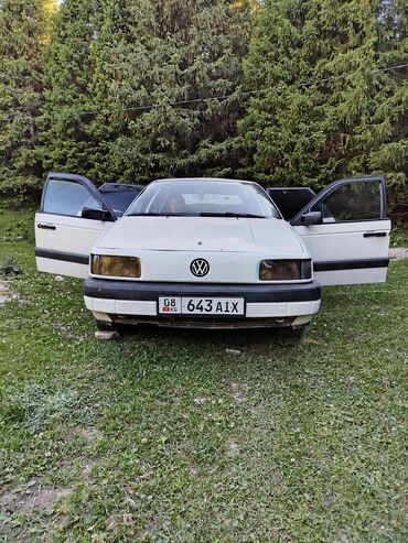 авто муссо: Volkswagen Passat: 1988 г., 1.8 л, Механика, Бензин, Седан