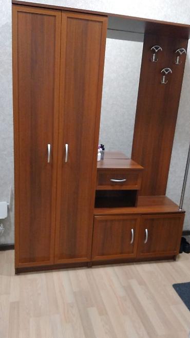Dehliz dolabı – 90 AZN Ünvan: Qara Qarayev - Material: taxta imitasiya