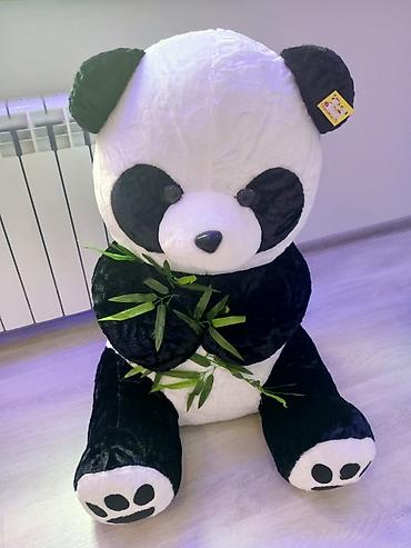 Yumşaq oyuncaqlar: - Böyük plyuş panda oyuncağı - Qara-ağ rəngdə, iri ölçülü, oturan — 1