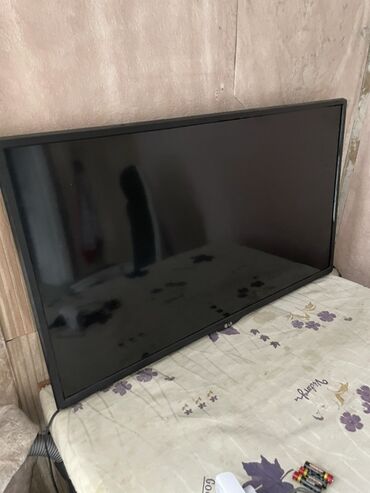 плазменный телевизор 50 дюймов: Телевизор LG с плоским экраном, выполненный в черном цвете. Оснащен