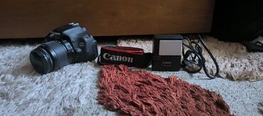 Фотоаппараты: Продаю фотоаппарат canon 600d с объективом 18-55 со стабилизатором