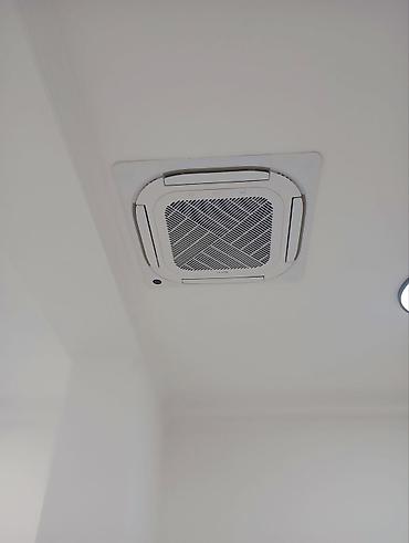 Аренда офисов: Аренда офисов, 73 м², В бизнес центре, С видом на горы, С отдельной кухней, С отдельным сан узлом — 13