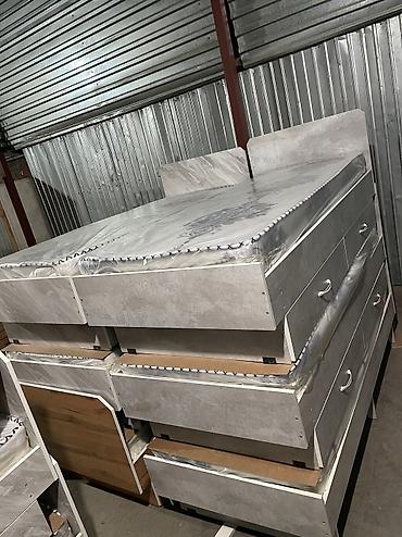 Односпальные кровати: Односпальные кровати, цена 8 500 сом, качество новая, в комплекте — 9