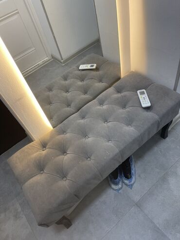 маникюрный столик: Комплект мебели и оборудования для бьюти‑кабинета: - Пуфик/банкетка