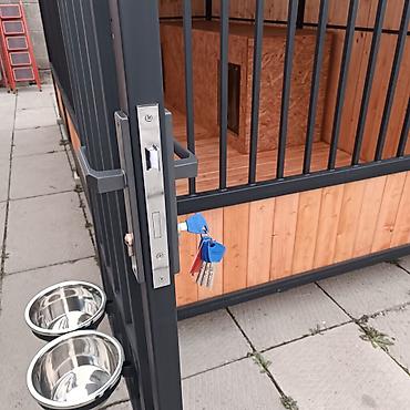 Металлические заборы: Вольер для собаки - Каркас: прочная металлическая рама с — 8