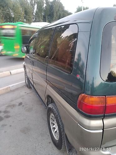 шины на делику: Mitsubishi Space Gear: 1995 г., 3 л, Автомат, Бензин, Минивэн — 6