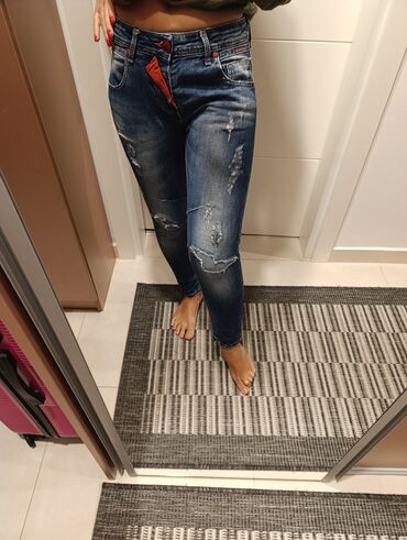 Farmerke: Moderne farmerke "Nesal Jeans (Novopazarkse) Pocepane su, ali ispod se — 4