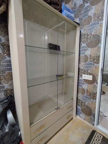 şüşəli şkaf: İşlənmiş, Açılan, 2 qapılı Düz dolab, Servant, Azərbaycan