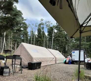 Палатки: Просторная туристическая палатка CW-4060-12 песочного цвета рассчитана — 18