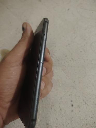 ikinciel iphone: IPhone 8, 64 GB, Qara, Barmaq izi — 6
