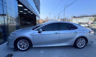 Toyota: Toyota Camry: 2020 г., 2.5 л, Вариатор, Гибрид, Седан — 4