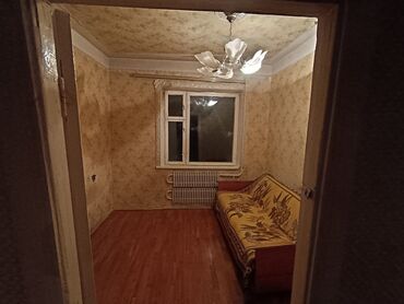 Köhnə tikili: Ev Gülüstanda 12 nömrəli məktəbin yaxınlığındadir, 5 mərtəbəli — 3