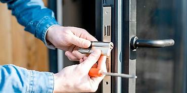 Ремонт окон и дверей: Замок: Установка — 9