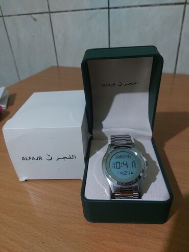 часы с календарем: Мусульманские часы Аль фажр al fajr можно написать имя показыват киблу