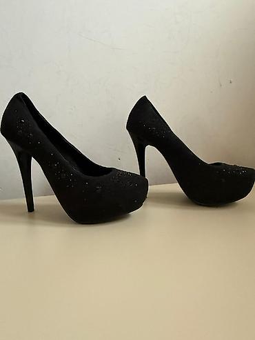 bağlı ayaqqabılar: Qadın üçün qara yüksək daban tufli - Model: platformalı stiletto - — 1