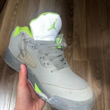 розовые кроссовки: Кроссовки Nike Air Jordan 5, серо‑неоновая расцветка. - Верх