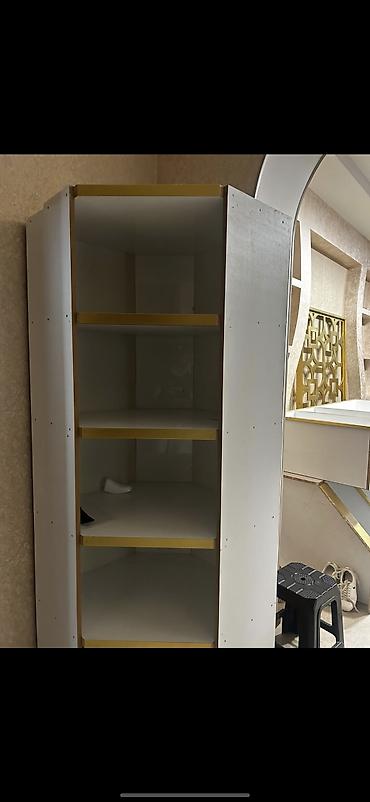Mağaza üçün vitrin və bucaq rəfi dəsti - Material: ağ laminat/MDF lalafo.az -da Mağaza üçün vitrin və bucaq rəfi dəsti - Material: ağ laminat/MDF