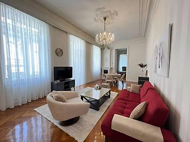 divan fabrikası: İcarəyə verilir 2 otaqlı köhnə tikili 80 m², Sahil m. Kateqoriya — 2