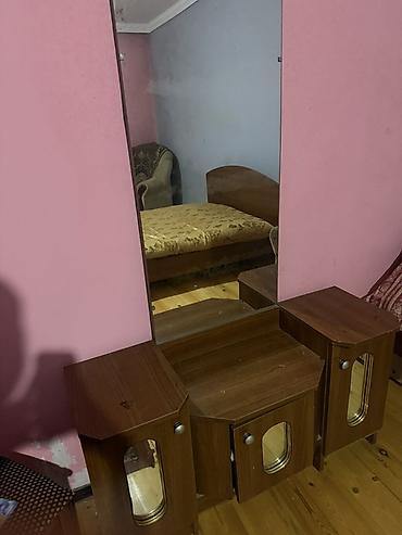 islenmis carpayilar: Taxtadan makiyaj/üz güzgüsü dəsti - Hündür, təkparça dikdörtgen güzgü — 1