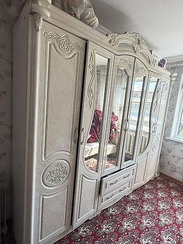 office table: Спальный гарнитур, Б/у, Шкаф, Дерево, цвет - Бежевый — 2
