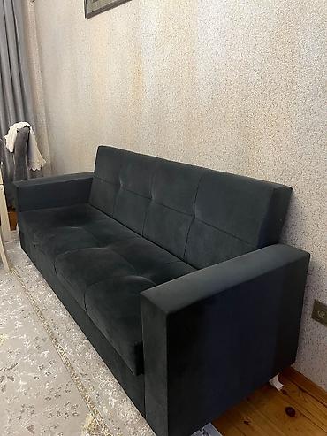 stullar ev ucun: Qara rəngli, müasir üslubda 3 nəfərlik divan. Dizaynı düz xətli və — 1