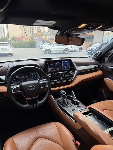 300 000: Toyota Highlander: 2022 г., 2.5 л, Автомат, Гибрид, Внедорожник — 7