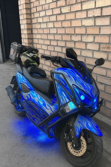 скутер стрекоза: Макси скутер Yamaha, 150 куб. см, Бензин, Колдонулган