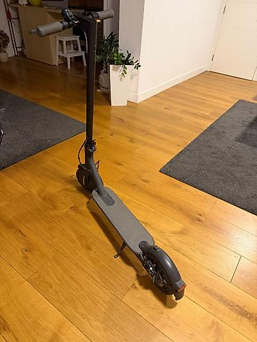 cena gitare: Oglas za prodaju Xiaomi Mi Electric Scooter Essential – crni (model — 1