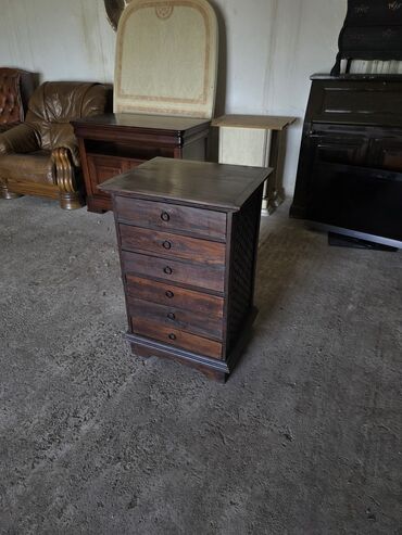 Stilske komode: Elegantna drvena komoda sa pet fioka, idealna za odlaganje raznih — 3