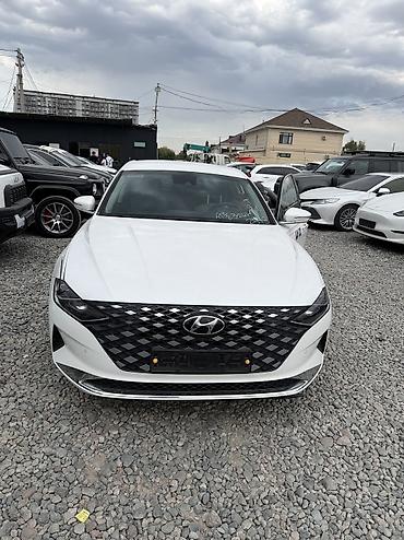 byd e1: Hyundai Grandeur: 2021 г., 0.3 л, Автомат, Газ, Хэтчбэк — 2
