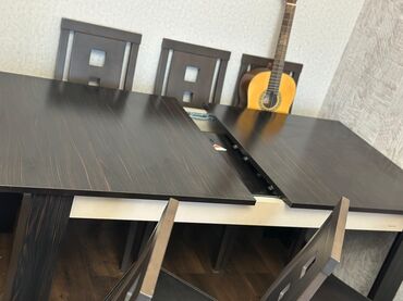 Alətlər: Qonaq otağı üçün, Açılan, Dördbucaq masa