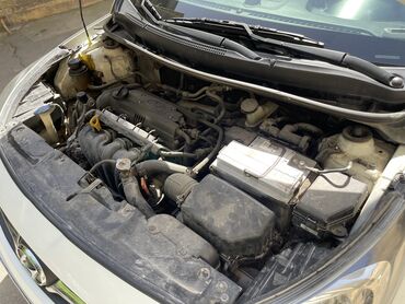 Hyundai: Hyundai Accent: 1.6 l | 2011 il Sedan — 21