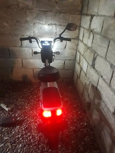 elektirikli skuterler: Salam 2 neferrlikdi. 300 kq yuk. gotrur. sureti.60 gedirr 50 km .yol — 1
