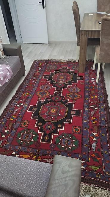 kreditle xalca satişi: Şamaxı bölgəsinə aid əl toxunuşu xalça satılır. Ölçü: 150x260 sm Yaş — 2