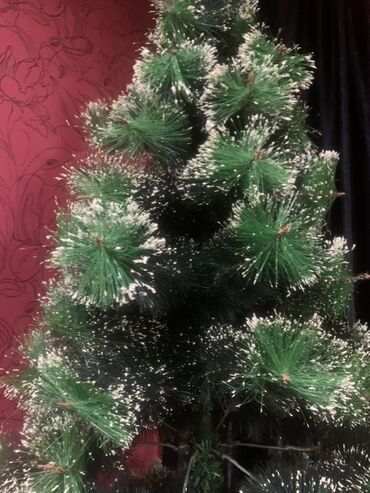 Yeni il ağacları: Hündürlüyü 2 m10 sm Eni 1 m 10 sm Süslənməyə hazır, qarlı effektli — 7