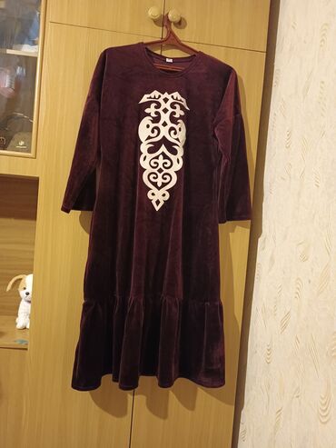 красное вечернее платье: Вечернее платье, Короткая модель, Велюр, С рукавами, 3XL (EU 46)