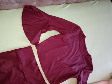 ps fashion suknje 2022: Bordo koplet krop top i suknja