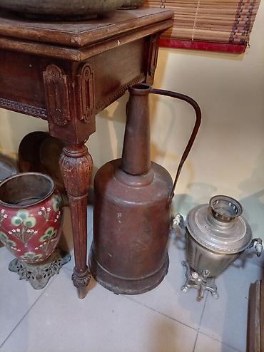 samovar od: Antik misdən hazırlanmış köhnə su/yağ bidonu və uzun burunlu tökmə — 1