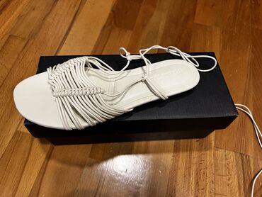 sandallar: Massimo dutti sandal. 37 olcu. Yenidir etiketli