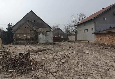 Kuće na prodaju: Stara kuca u Kucuri na prodaju Kuca je za restauraciju. Od naboja — 3