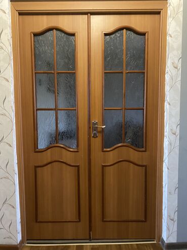 дверь внутренняя: Глухая дверь, МДФ, Б/у, Самовывоз