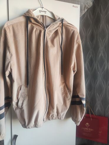 женские шапки из кролика: Qum rəngli kapüşonlu kord şalvar parçadan idman üslublu jaket. - Ön