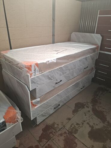 раздвижная детская кровать: Бир кишилик керебет, Жаңы, Сактоо кутусу менен, узуну - 190 см