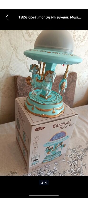 robot oyuncaqlar: TƏZƏ Gözəl Atlarla Karusel Çox Gözəl suvinirdir, Musiqi sədasıyla